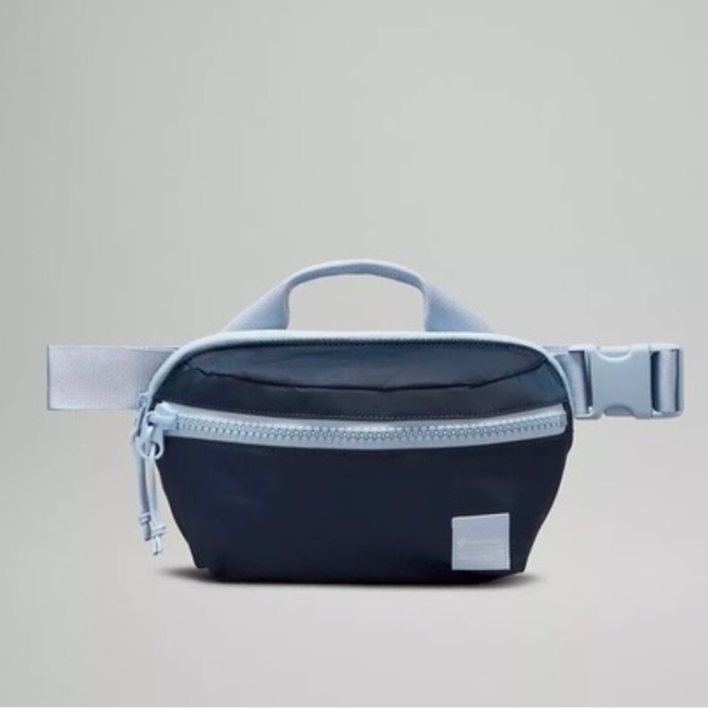 Lululemon all day ressentirais belt bag navy & light blue nwt new sold out 2.5L